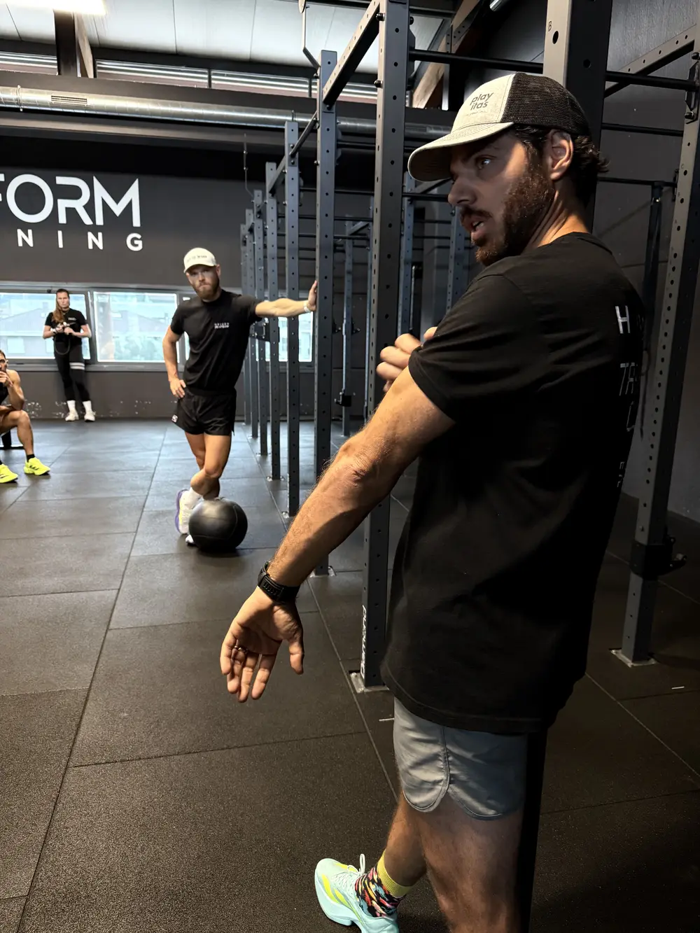 Hugo spiega la wall ball da vicino